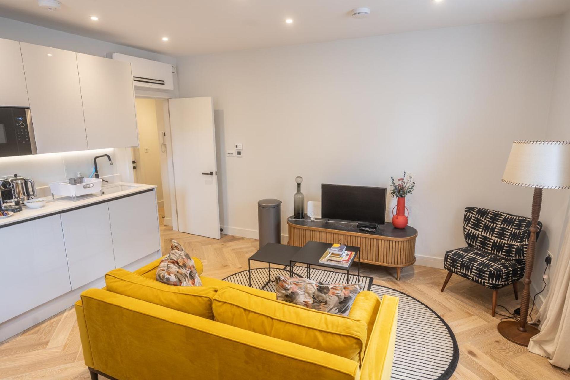 Modern, Stylish Newly Refurbished 2Nd Floor Apartment In Fitzrovia London Bagian luar foto